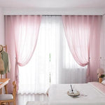 Rideaux élégants roses pour chambre à coucher, ajoutant une touche de douceur et d'élégance à votre espace intérieur. Parfaits pour créer une atmosphère lumineuse et apaisante, ces rideaux s'intègrent harmonieusement à tout type de décoration. Transformez votre pièce avec un style raffiné et moderne grâce à ces rideaux charmants. Idéal pour filtrer la lumière naturelle tout en préservant l'intimité de votre espace personnel.
